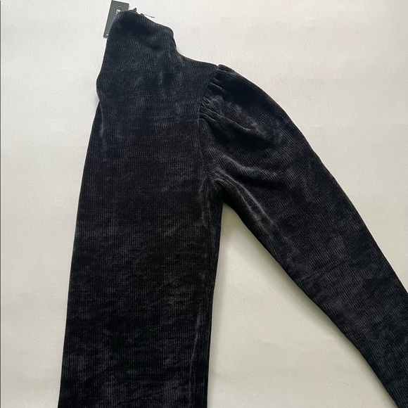 NWT Express velour Women’s high crew neck sweater - Picture 3 of 4